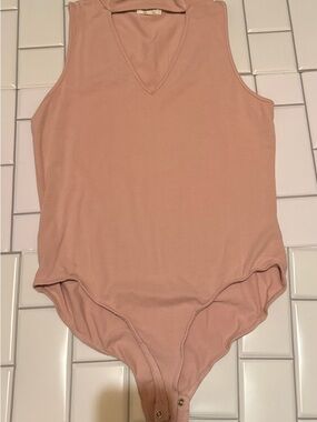 V-Neck Sleeveless Snap Bodysuit in Dusty Blush